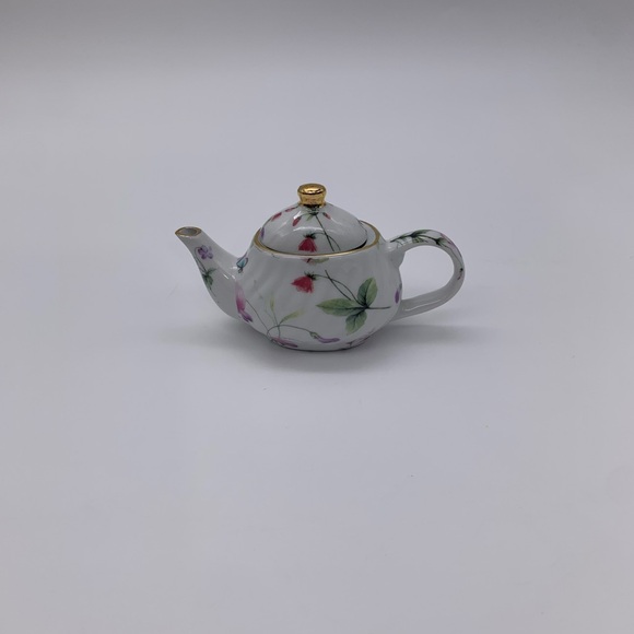 Special Place Victorian Style Miniature Teapot With Lid & Handle Floral Pattern - Picture 3 of 9